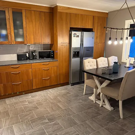 Feriehus Modern Single-family Near Downtown And An Industrial Park Glomfjord
